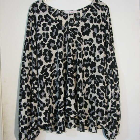 Izzy & Lola Tops - * 2/$15 Izzy & Lola Animal Print Shirt Large Silky Lightweight Puff Sleeve